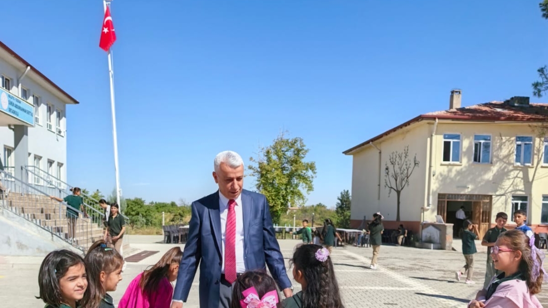 İLÇE MİLLÎ EĞİTİM MÜDÜRÜMÜZ, SÜRÜR ABDURRAHMAN SERTTAŞ İLK/ORTAOKULU ÖĞRENCİLERİYLE BİRARAYA GELDİ.
